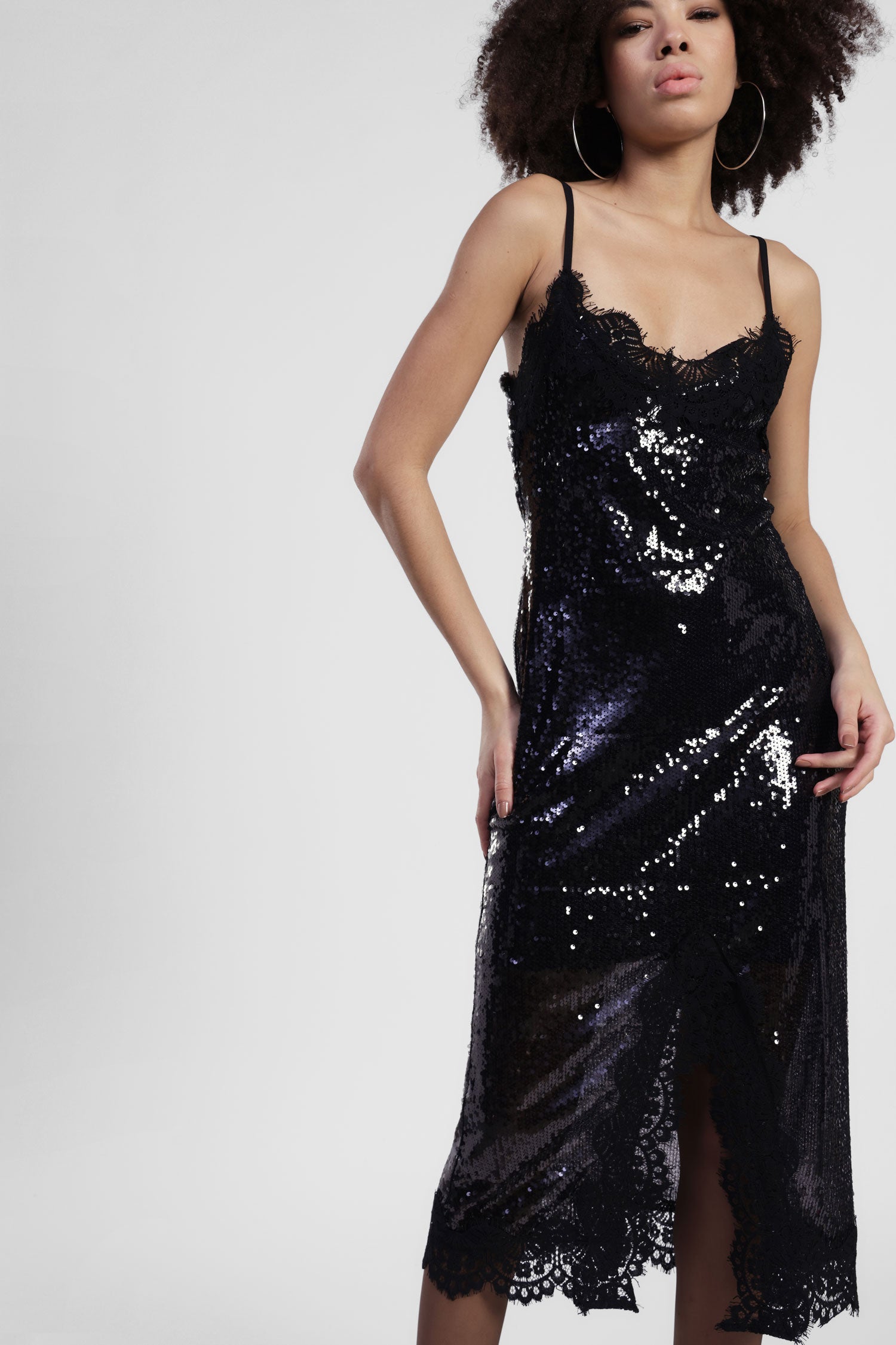 Vestito midi con paillettes e spalline sottili