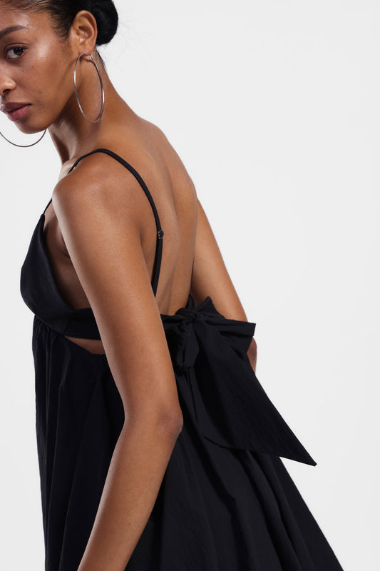 Vestito corto con spalline sottili