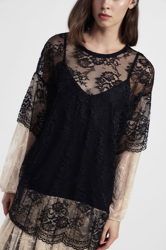 Abito midi in pizzo con maniche lunghe a contrasto