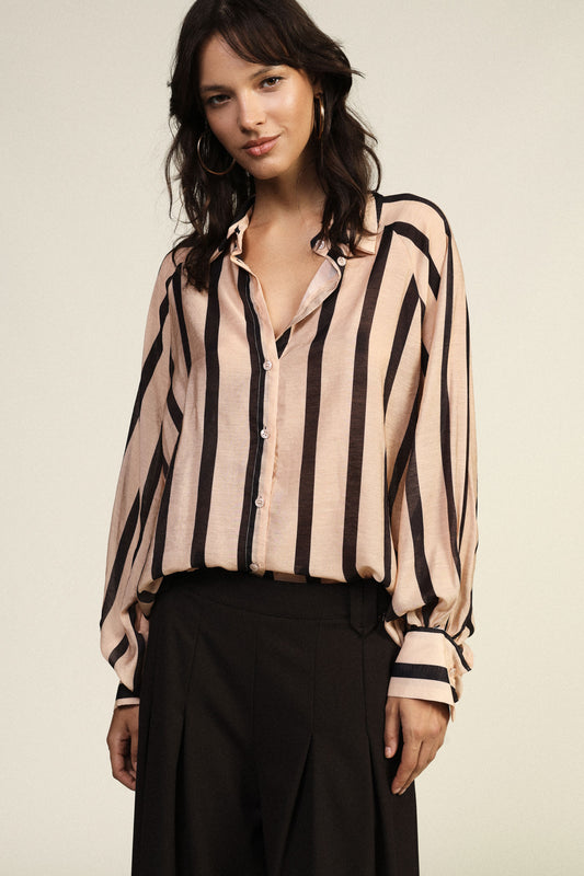 Camicia a righe con bottoni e maniche ampie