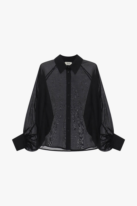 Camicia svasata con maniche ampie e trasparenze
