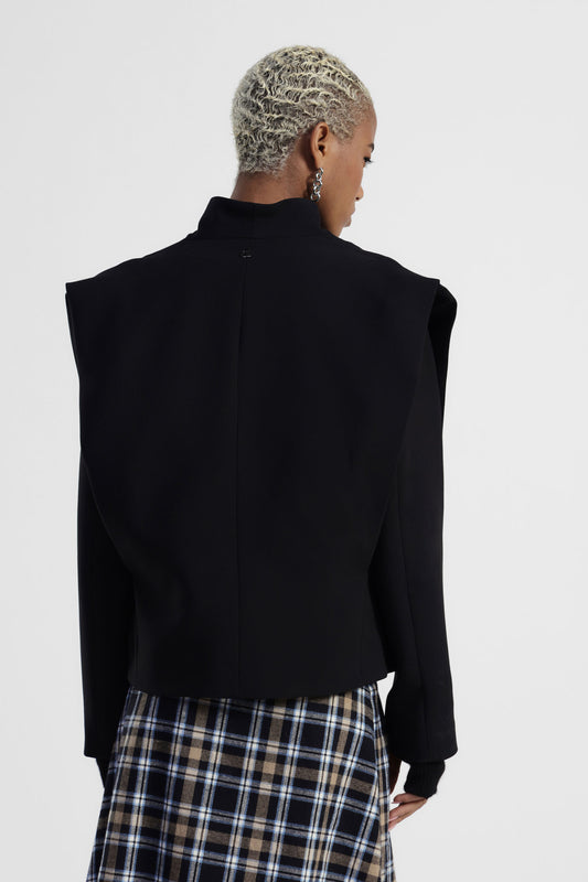 Blazer corto spalle strutturate chiusura due bottoni