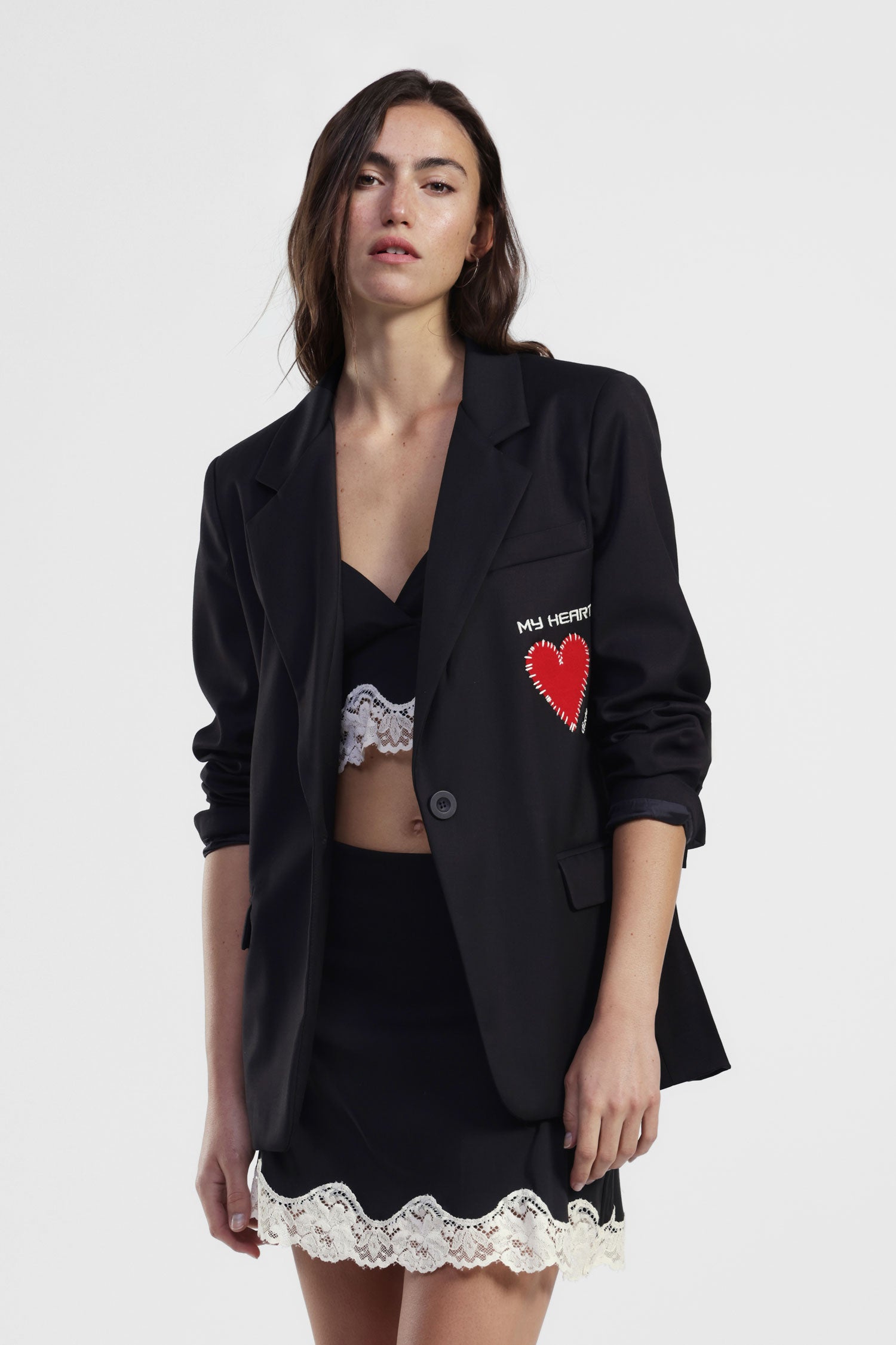 Blazer regular-fit con cuore ricamato