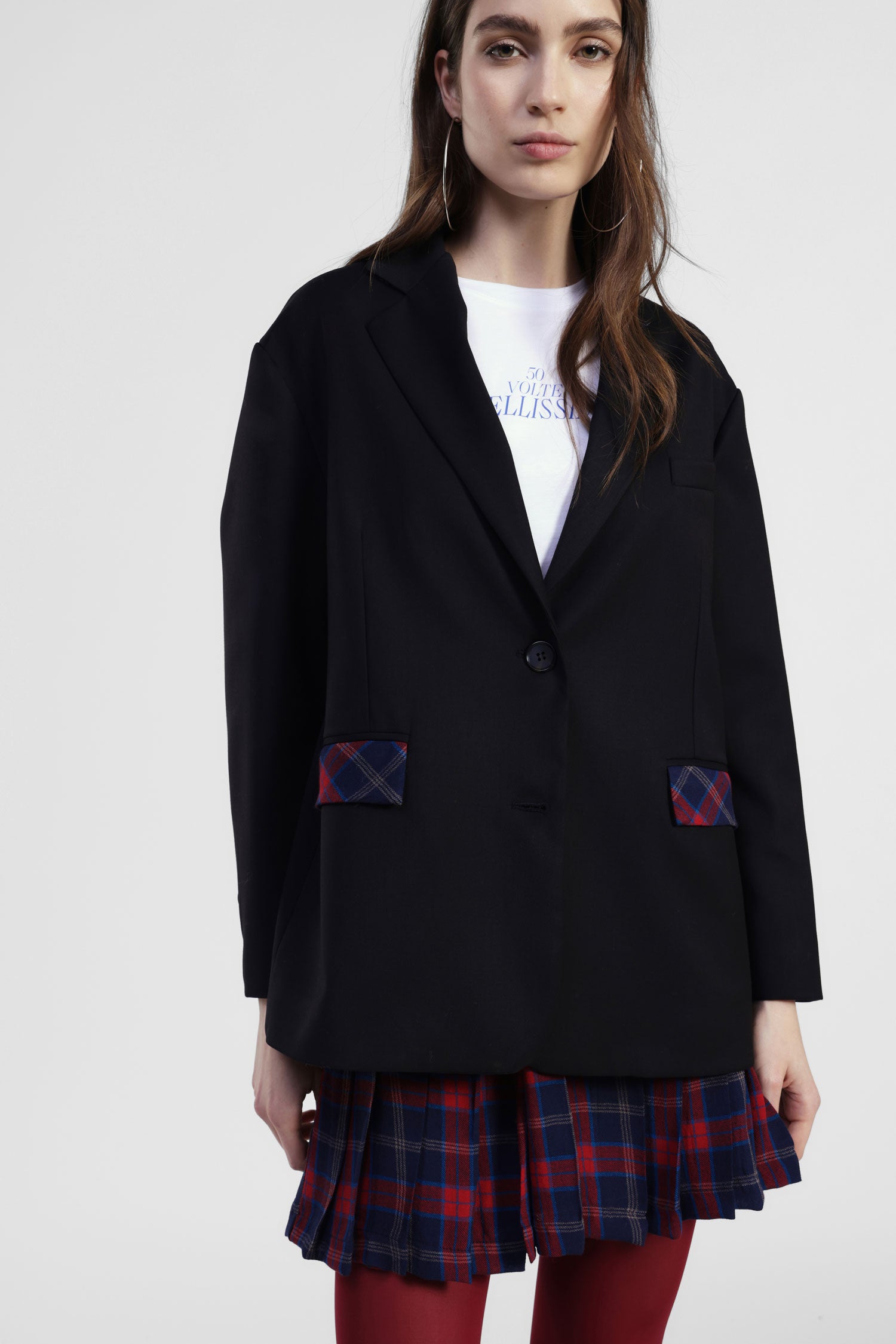 Blazer con tasche fantasia a quadri e chiusura a bottone