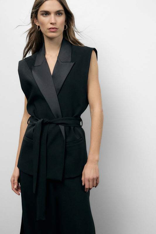 Gilet sartoriale con fusciacca e revers classici