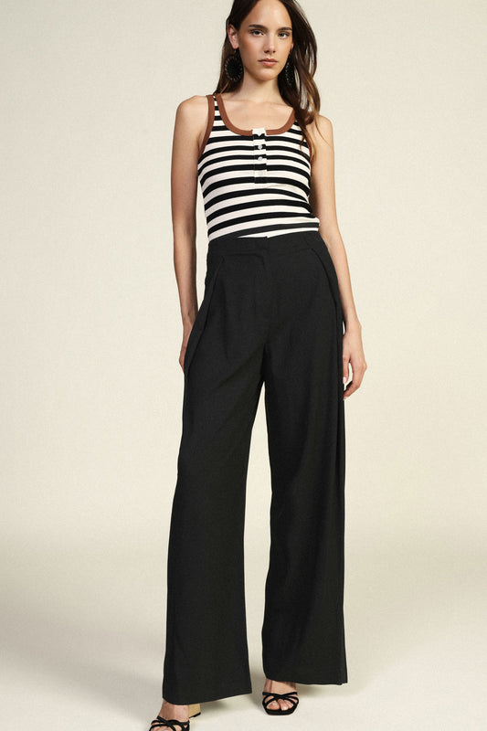 Pantaloni palazzo con pince e chiusura a gancio