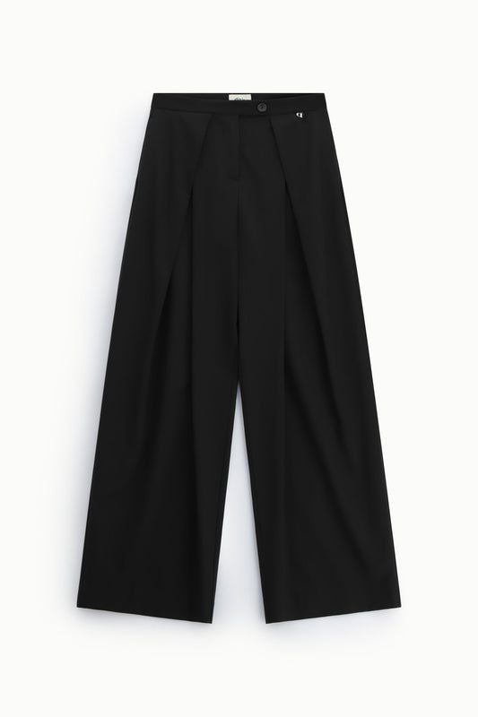Pantaloni palazzo con pince e chiusura a bottone