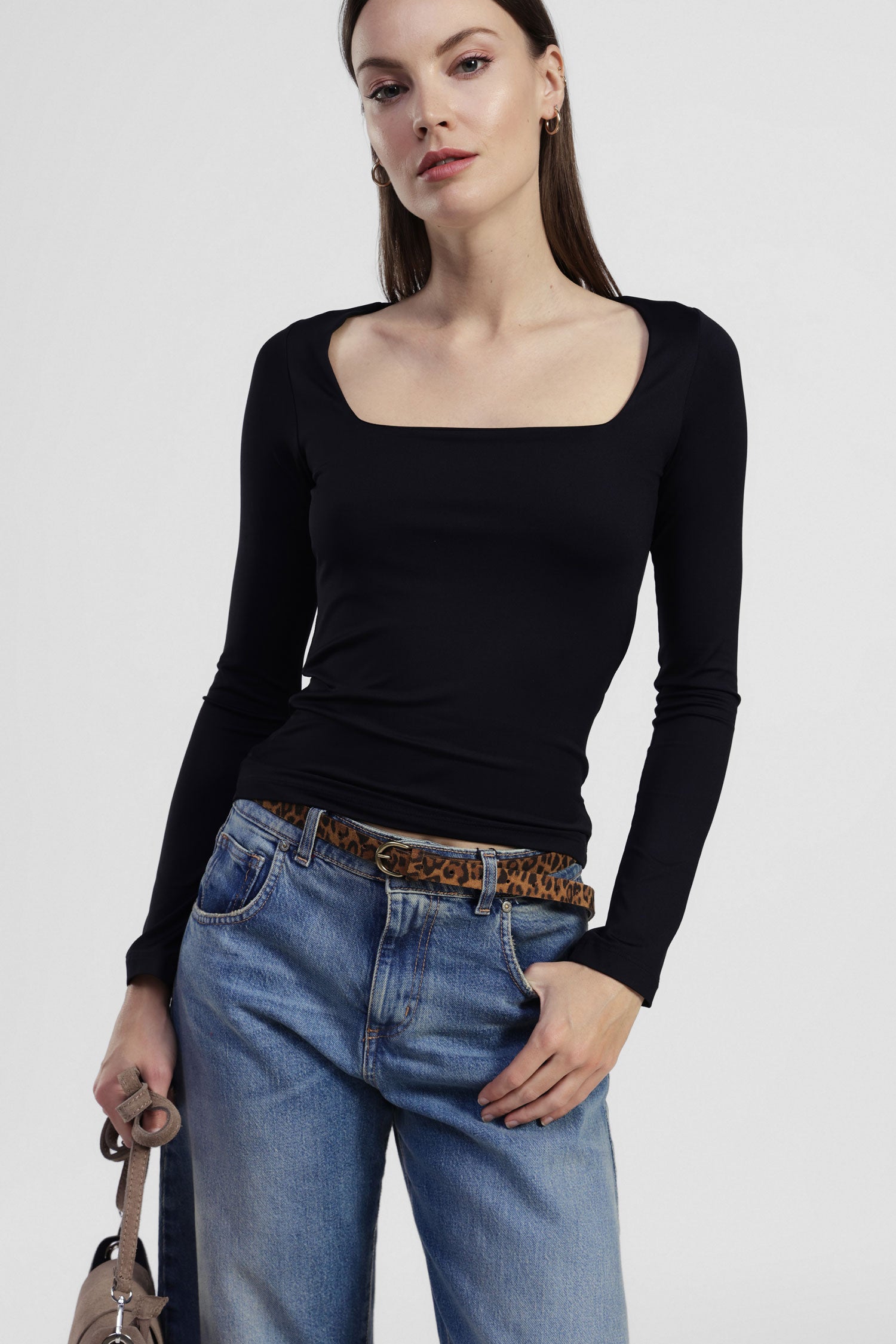 T-shirt manica lunga scollo quadrato corto