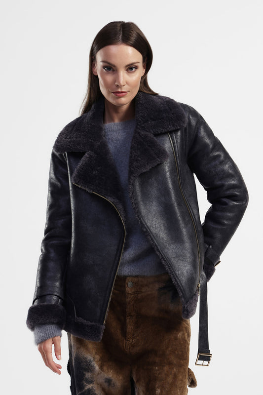 Giacca in eco-pelliccia con zip laterale