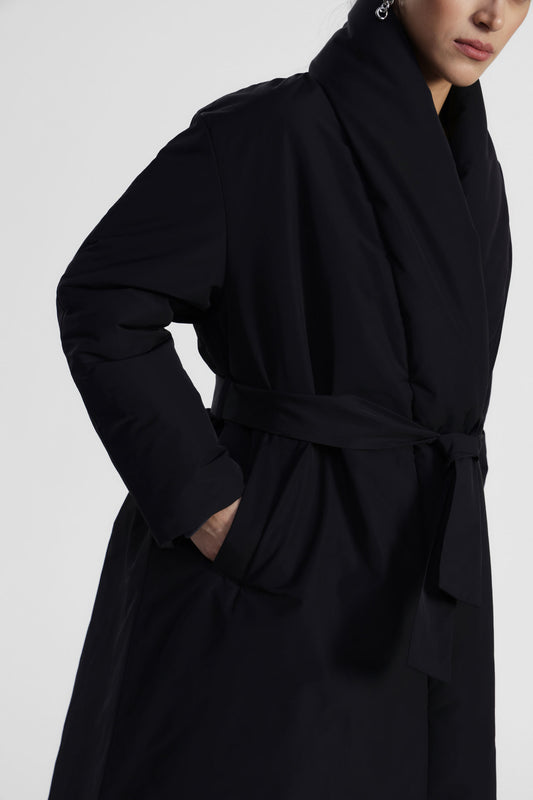 Giacca trapuntata lunga con cintura e colletto ampio