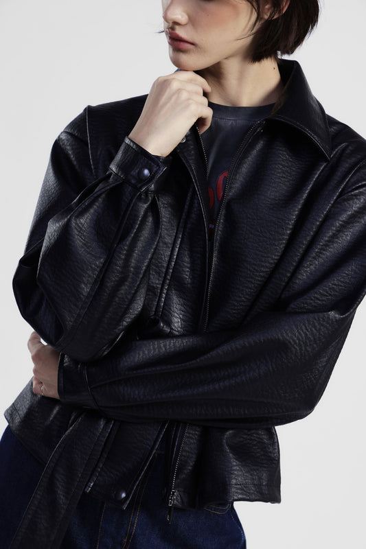 Cappotto corto con cintura e zip frontale