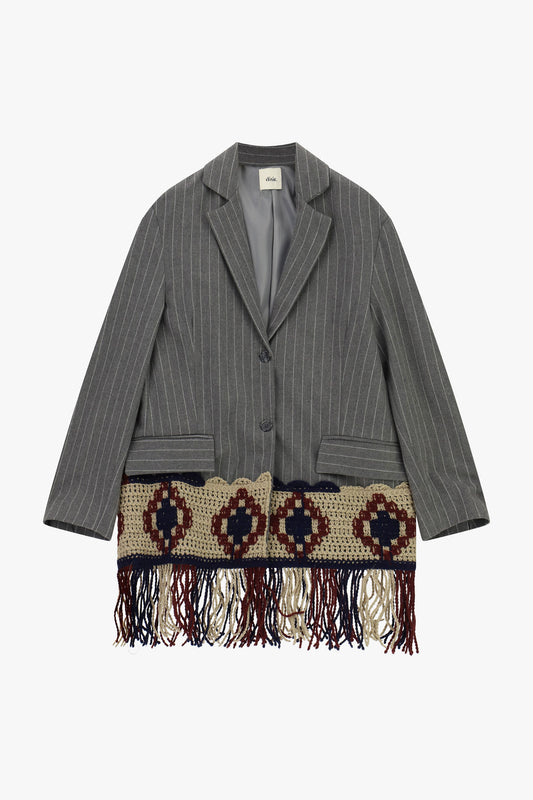 Blazer a righe con inserti crochet e frange