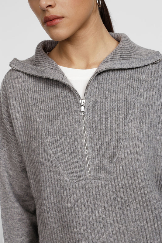 Maglione a coste con zip e collo alto