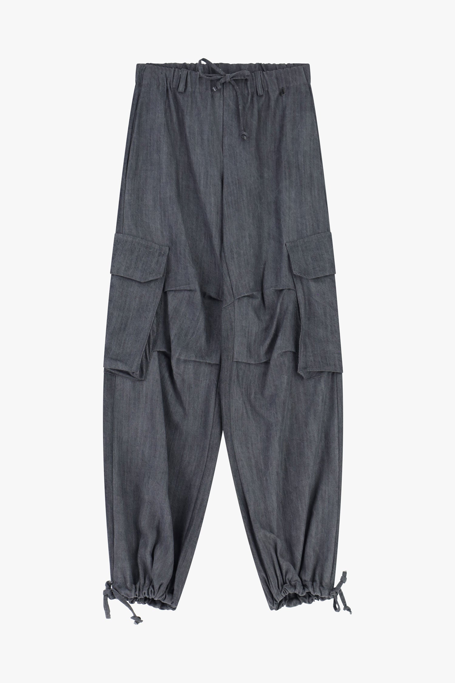 Pantaloni jogging con tasconi e coulisse al fondo