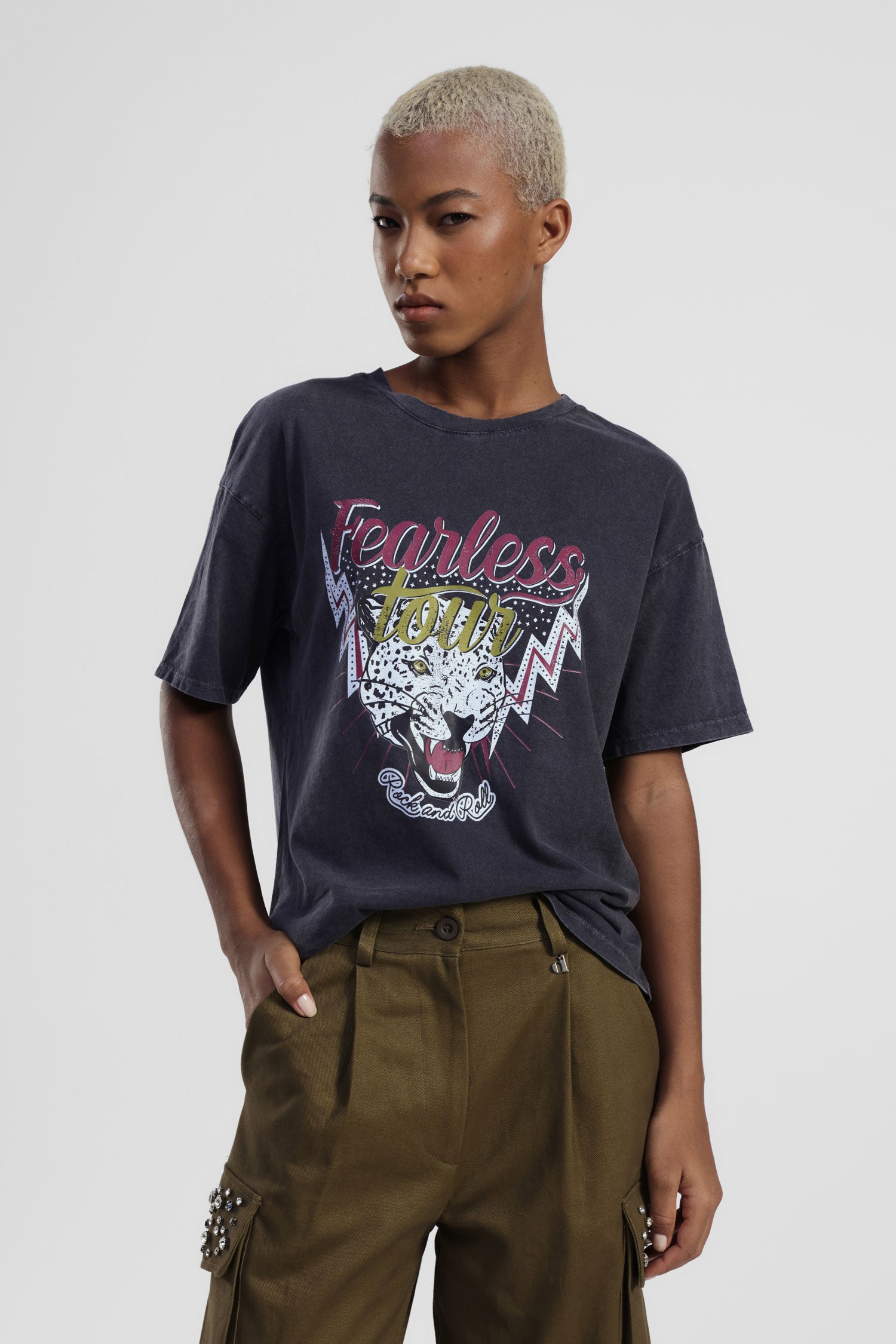 T-shirt girocollo stampa rock effetto used