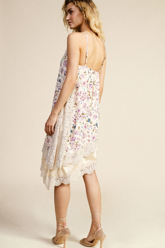 Abito mid-length con stampa floreale e pizzo