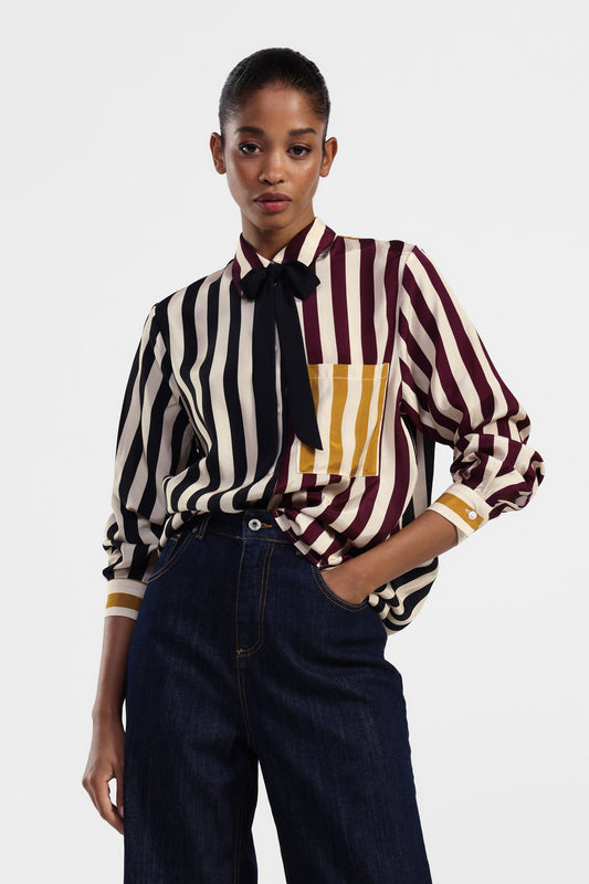 Camicia a righe con collo classico