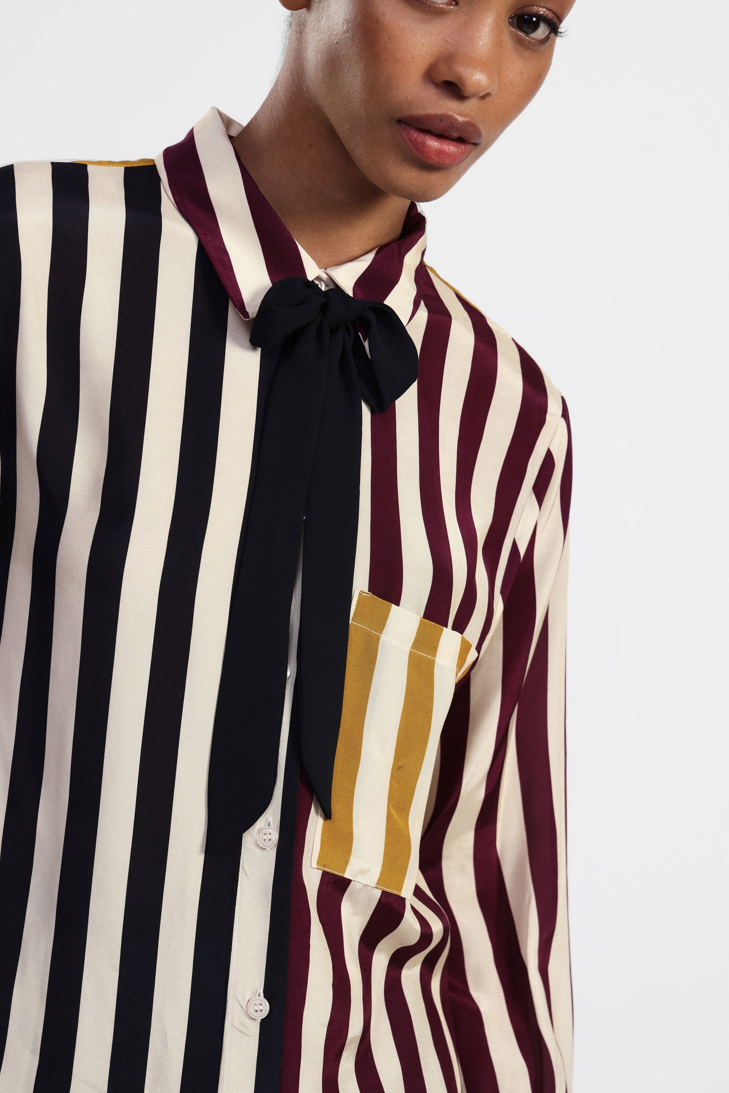 Camicia a righe con collo classico