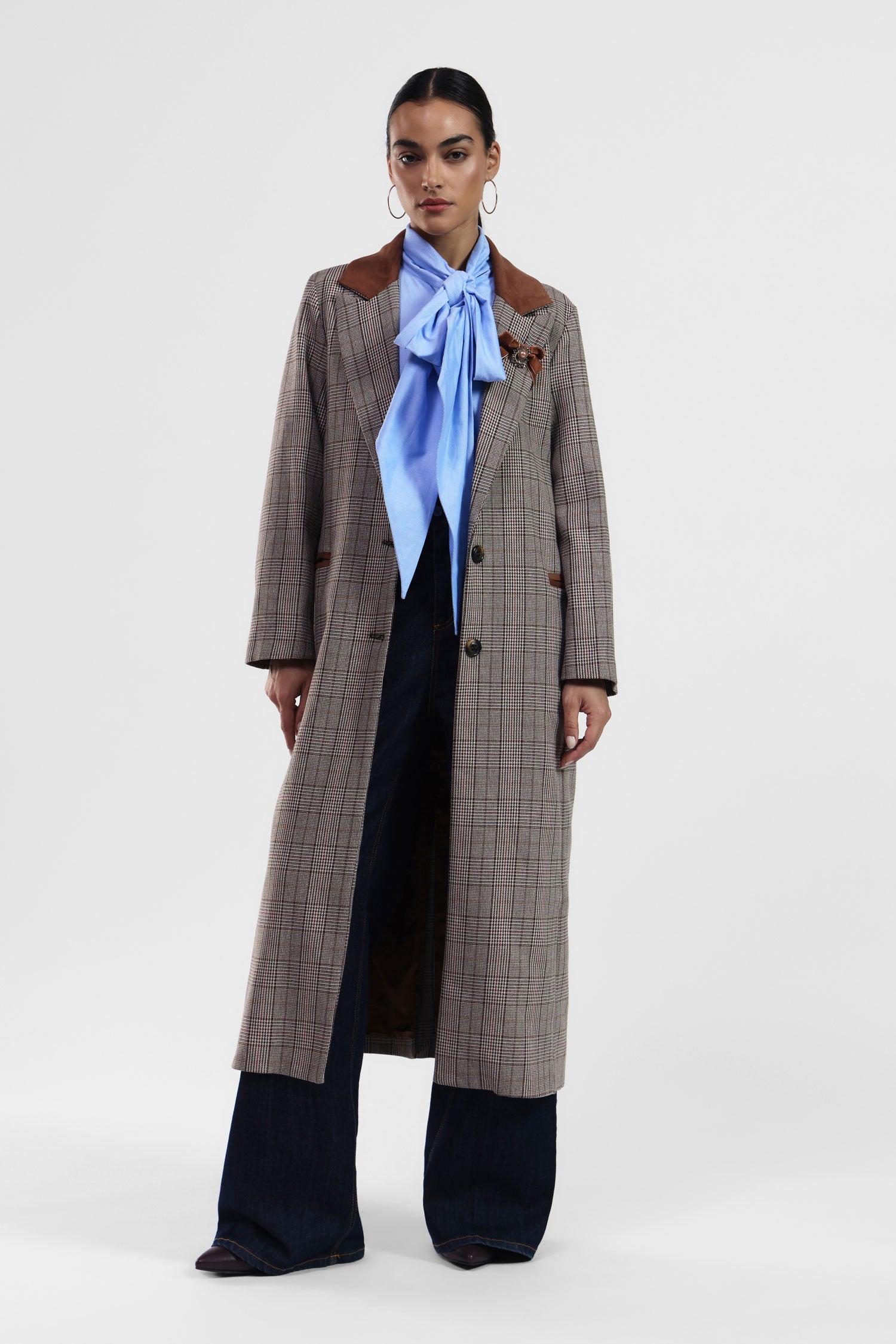 Cappotto con dettagli in contrasto