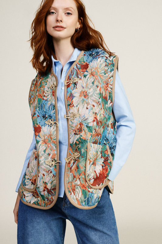 Gilet smanicato stampa floreale con alamari