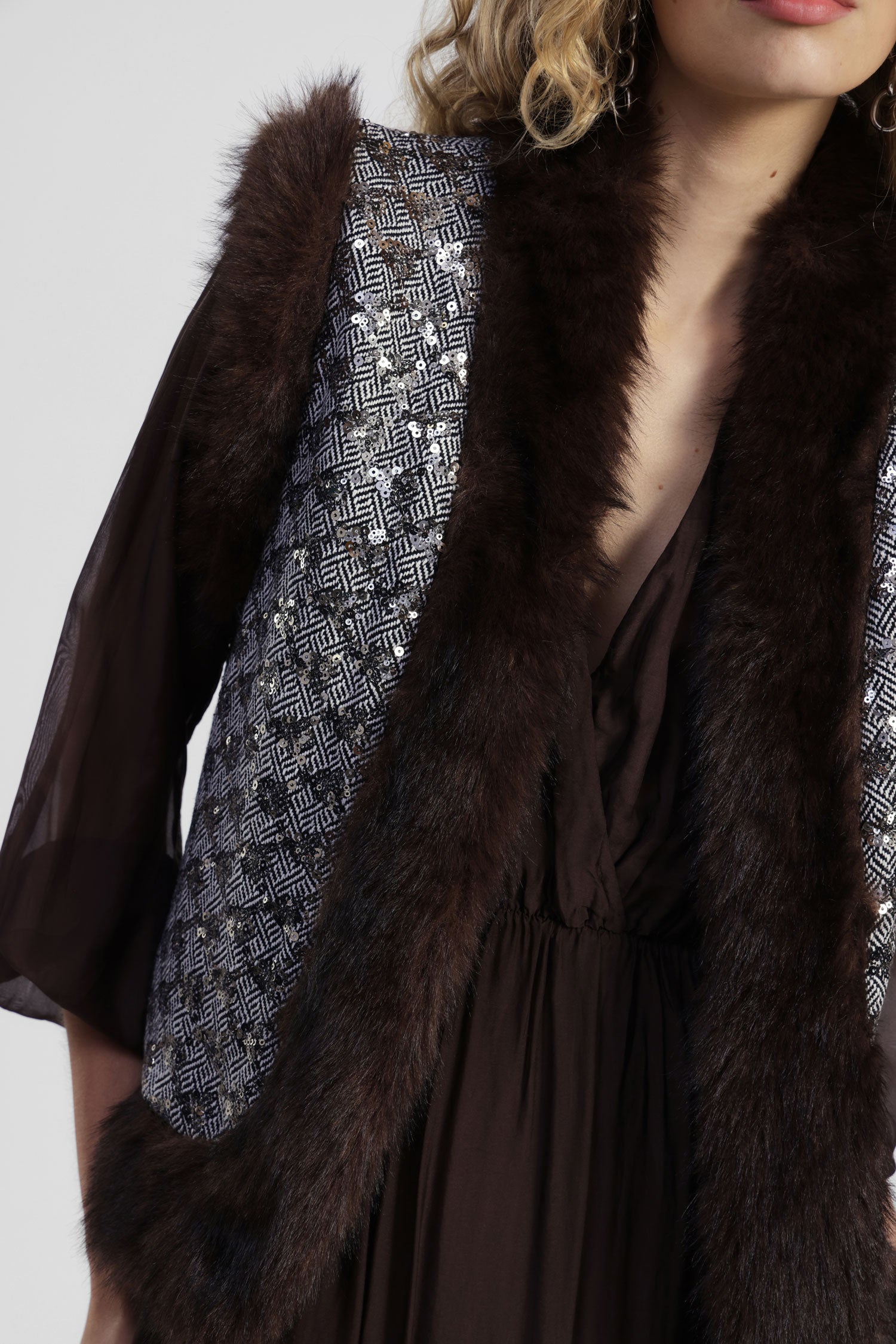 Gilet senza maniche con dettagli in eco-pelliccia