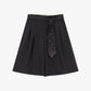 Shorts a righe con cintura e lunghezza al ginocchio