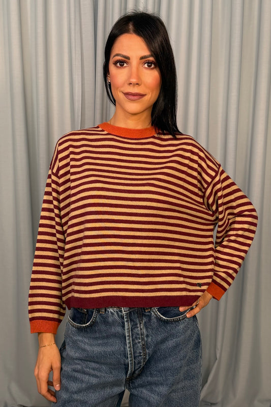 Maglione a righe con bordo a contrasto