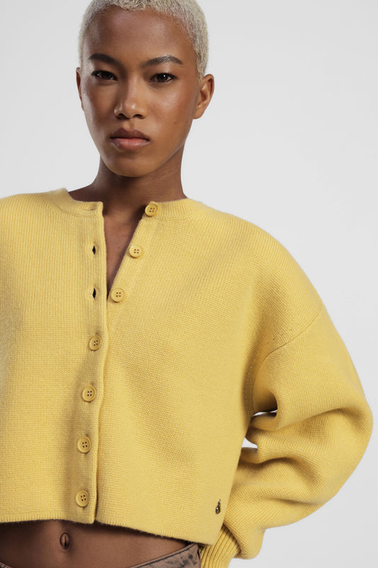 Cardigan corto con bottoni e maniche lunghe