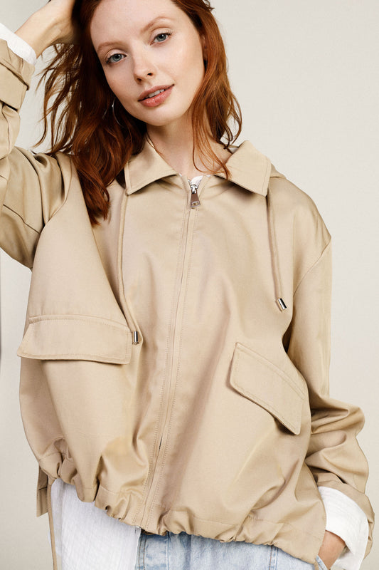 Parka corta con cappuccio e tasche frontali