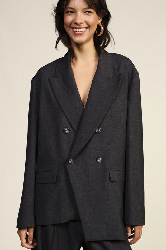 Blazer doppiopetto ampio con tasche a filetto