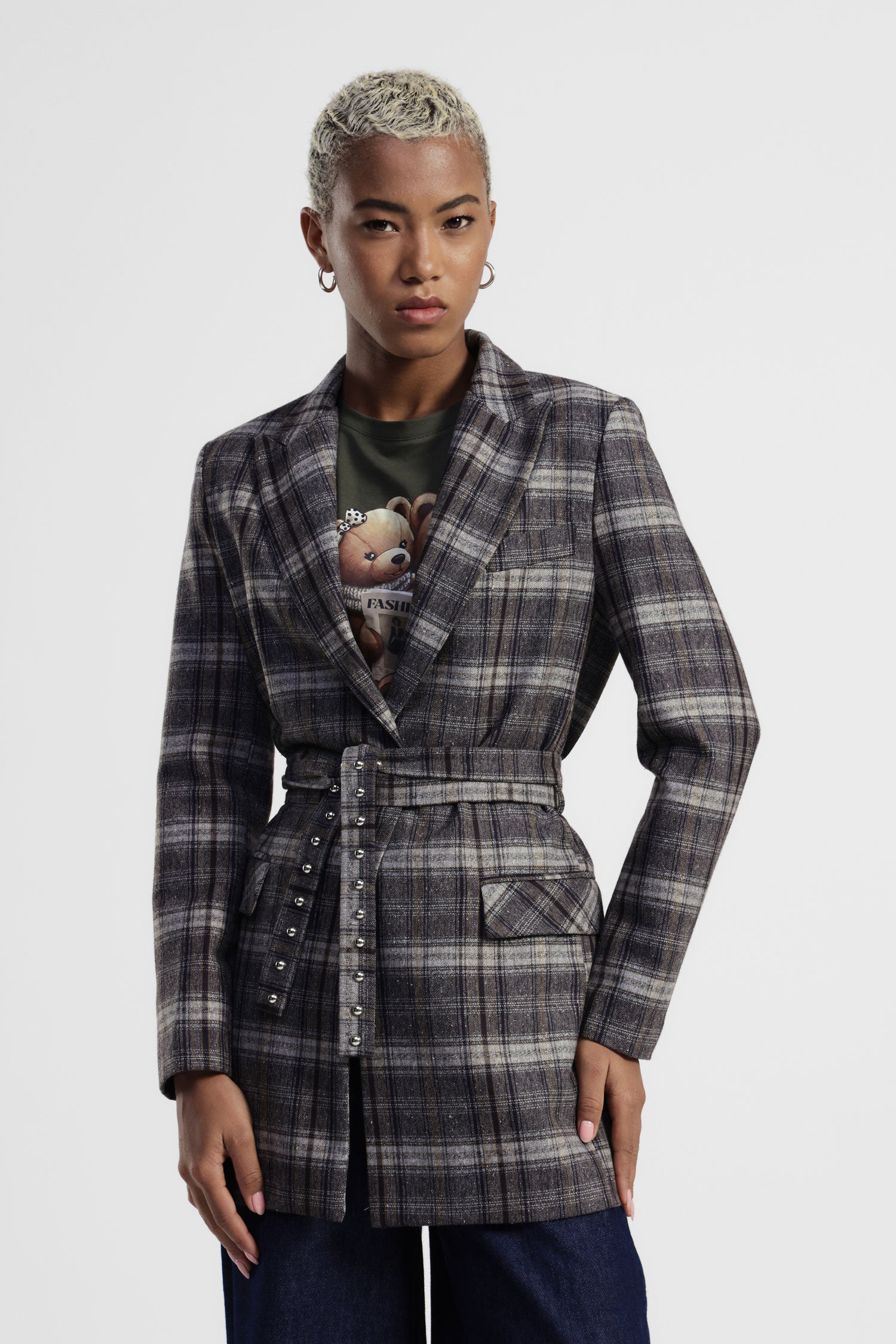 Blazer a quadri con cintura e tasche a patta