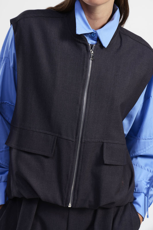 Giacca senza maniche con chiusura zip