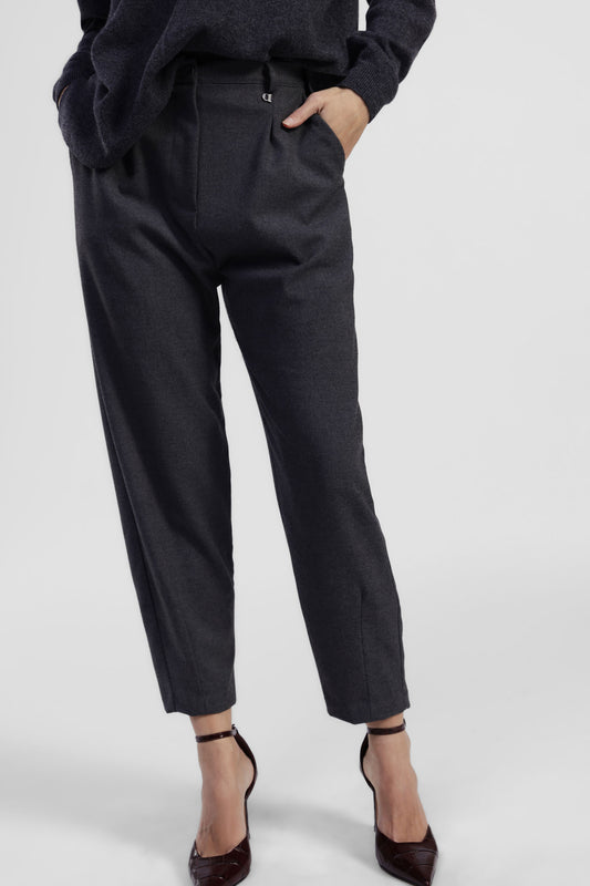 Trousers con pince e gamba cropped