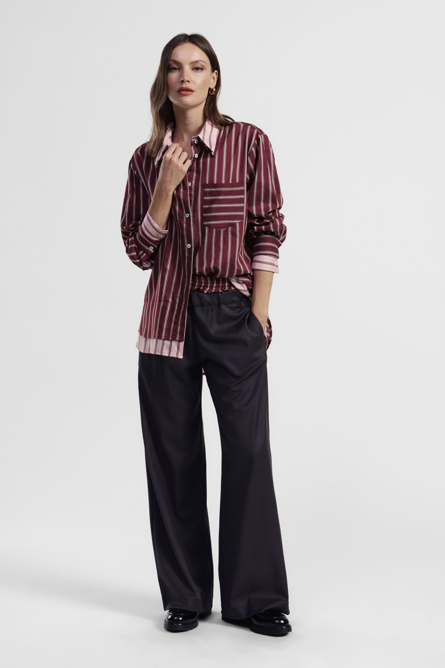 Pantaloni palazzo a vita alta con fascia elastica a contrasto