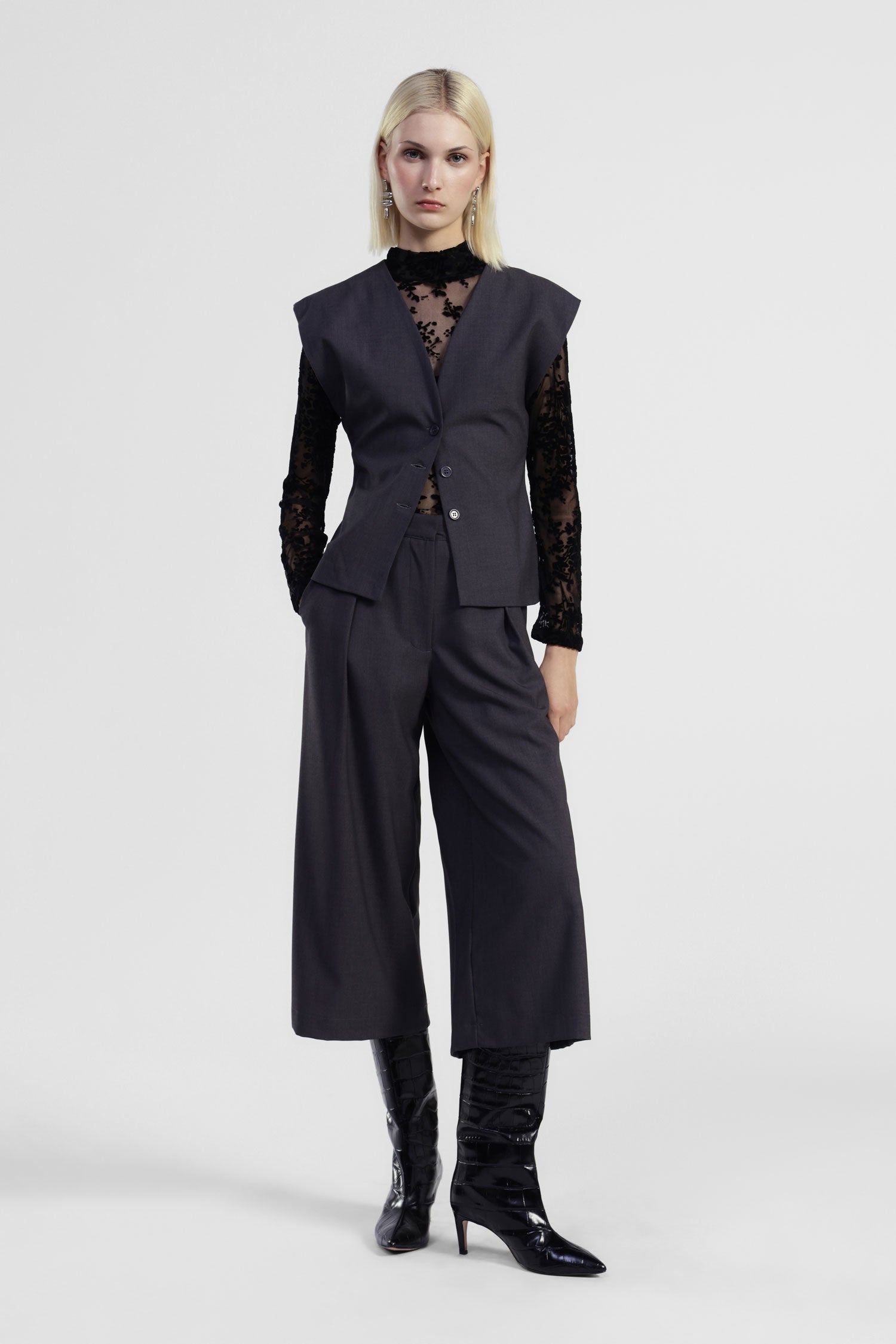 Pantaloni palazzo cropped a vita alta con pinces