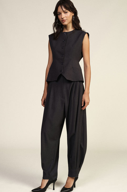 Pantaloni ampi con pieghe frontali e vita regular