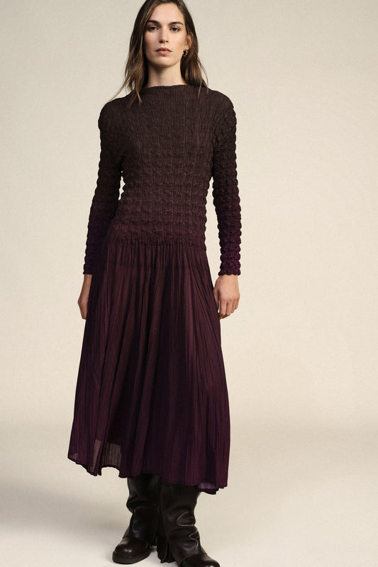 Vestito lungo arricciato con maniche lunghe