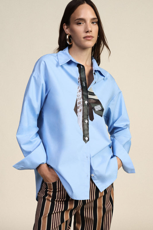 Camicia fit regolare con dettagli decorativi frontali