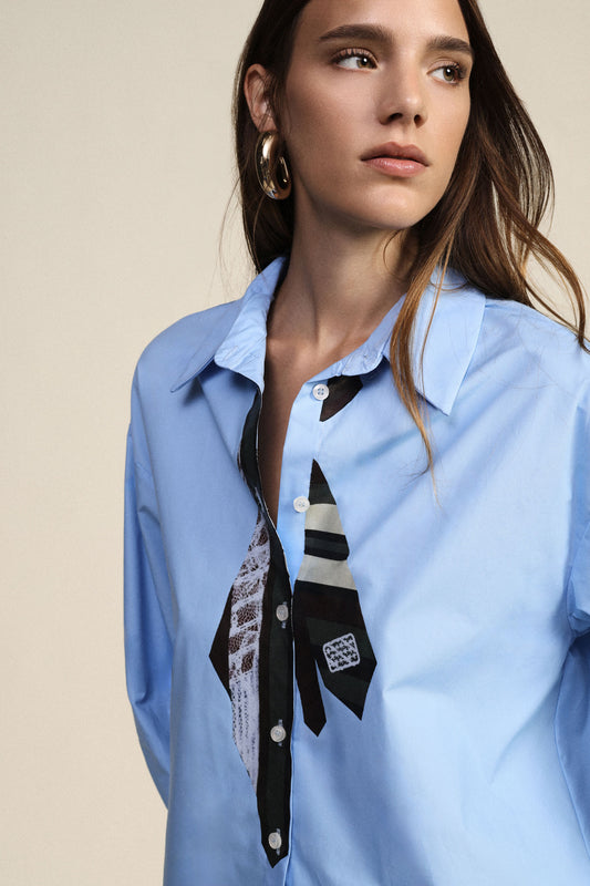 Camicia fit regolare con dettagli decorativi frontali