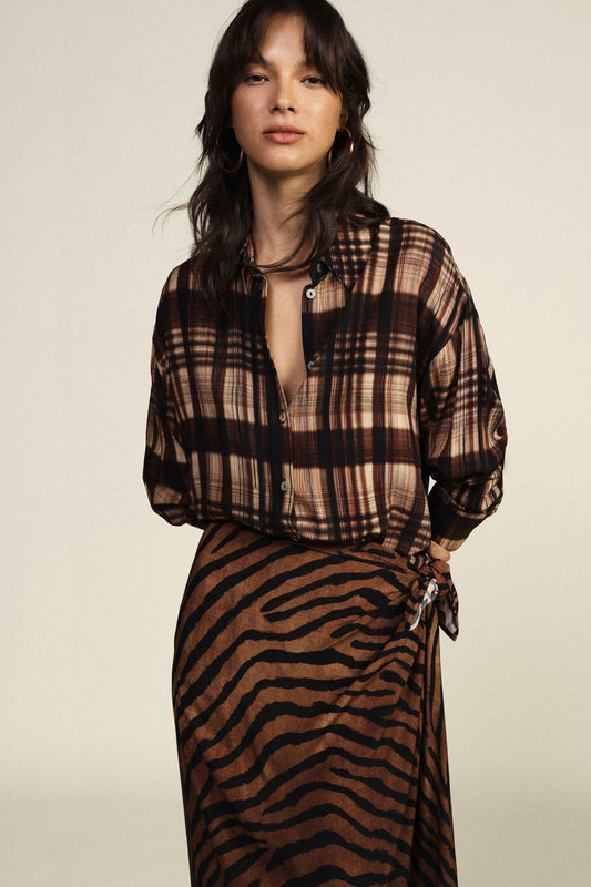 Camicia ampia a quadri con nodo frontale