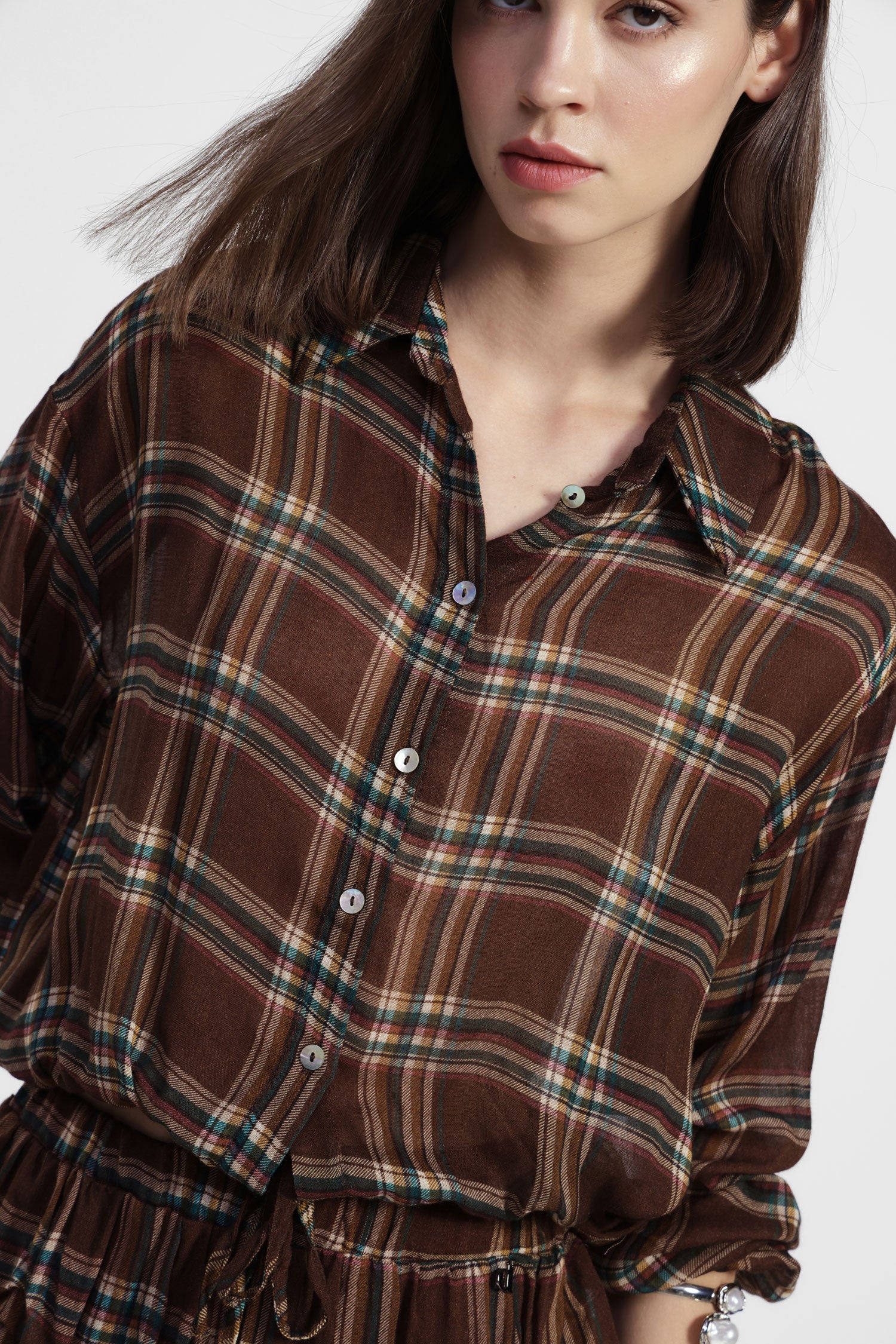 Shirt corta a quadri con coulisse e maniche ampie