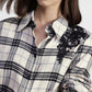 Shirt a quadri con applicazione floreale sul petto