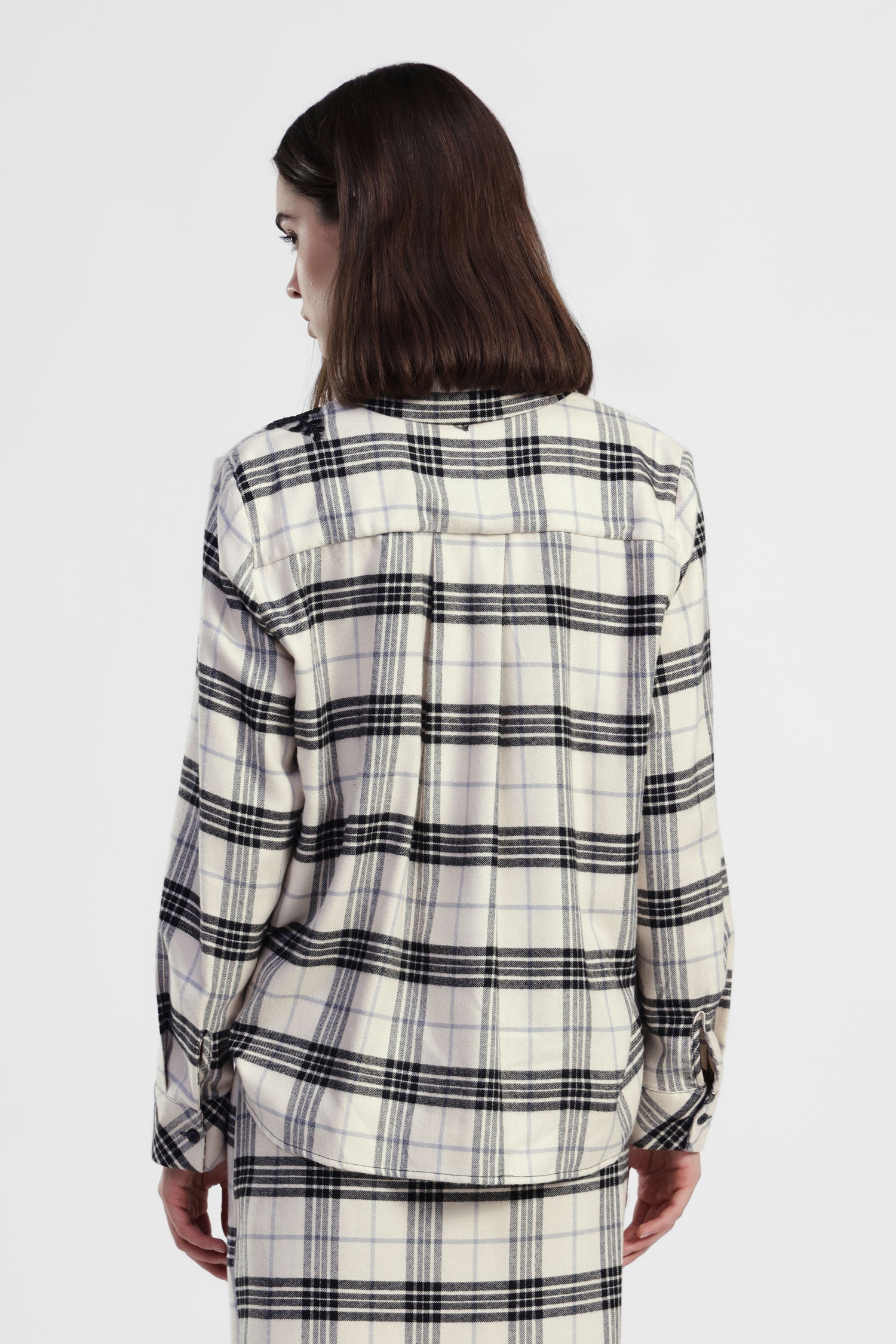 Shirt a quadri con applicazione floreale sul petto
