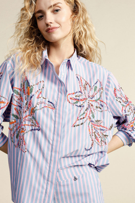 Camicia a righe con ricami floreali e maniche lunghe