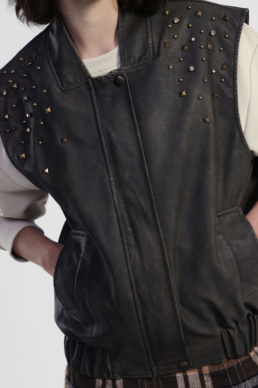 Gilet senza maniche con applicazioni borchiate