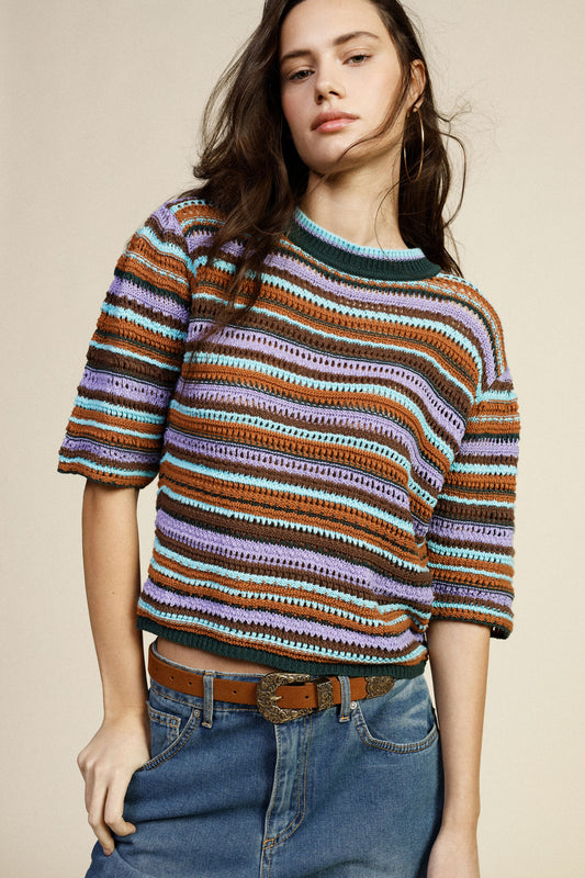 Maglione a righe con maniche corte e girocollo