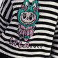 Maglione a righe con motivo cartoon frontale