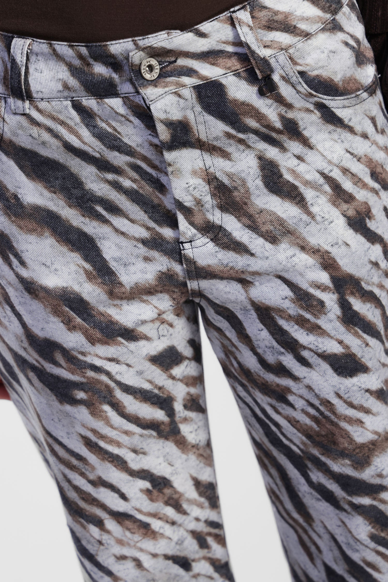 Pantaloni a gamba ampia fantasia animalier