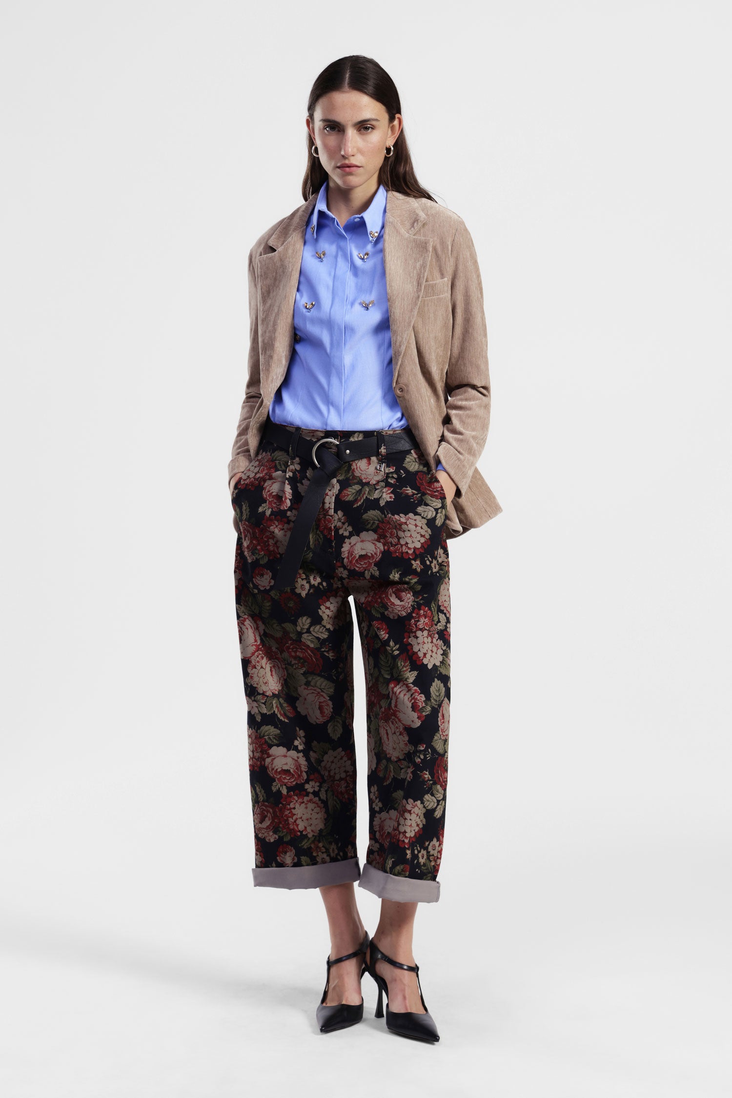 Pantaloni palazzo con cintura e motivo floreale