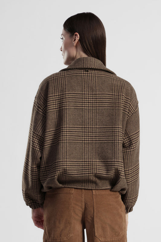 Bomber a quadri con cintura regolabile e spilla orsetto